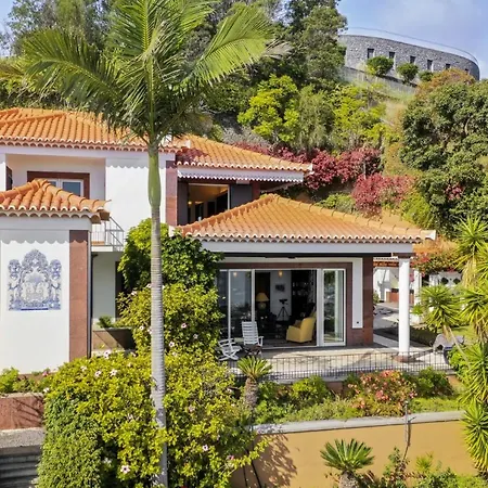 Villa Rostrum By *